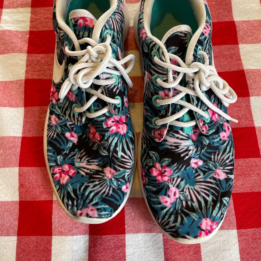 Womens Nike shoes